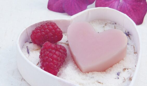 Zrelaksuj się podczas kąpieli z naturalnymi kulami do kąpieli