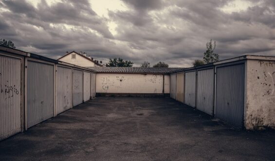 Z pośród jakich producentów wybierać planując kupno bramy do garażu?